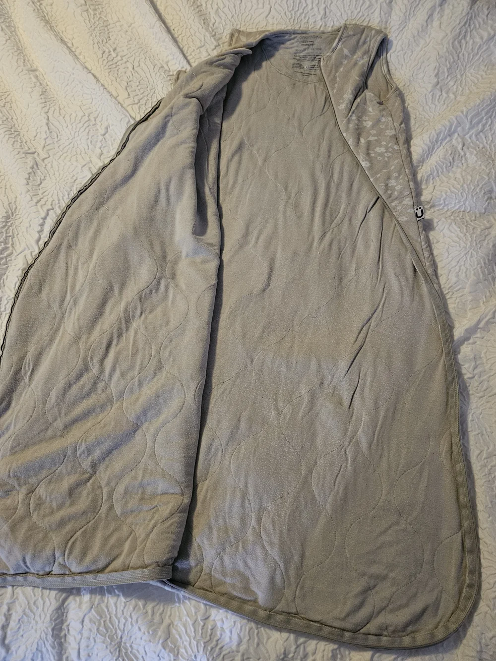 Gunamuna lightweight sleeveless